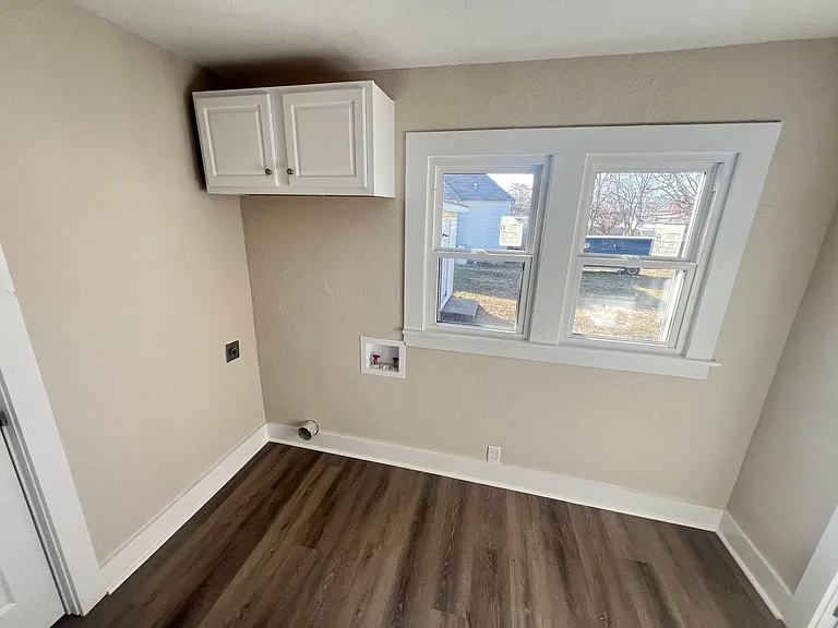 209 W College St — Photo 15