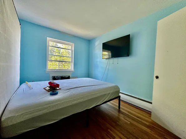 1072 East 86th Street image 5 of 6