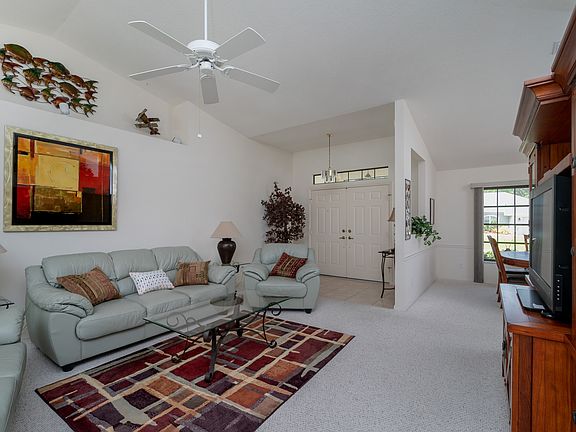 5th image of 28 Long Meadow Ln