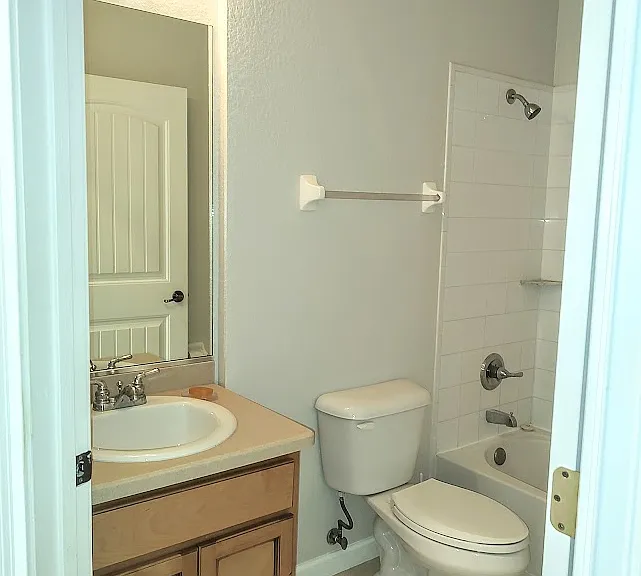 2935 NE 7th St #304 — Photo 32