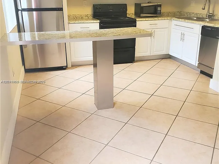 15250 SW 134th Pl #110 — Photo 9