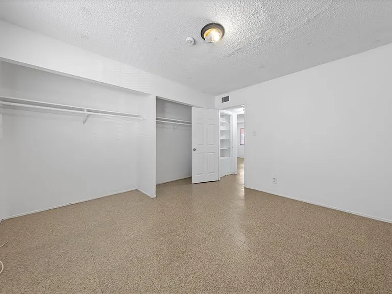 521 S Maryland Pkwy #A16 — Photo 5