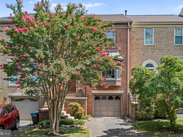 4012 Gregg Ct, Fairfax, VA 22033