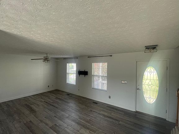 3rd image of 9590 Homewood Cir