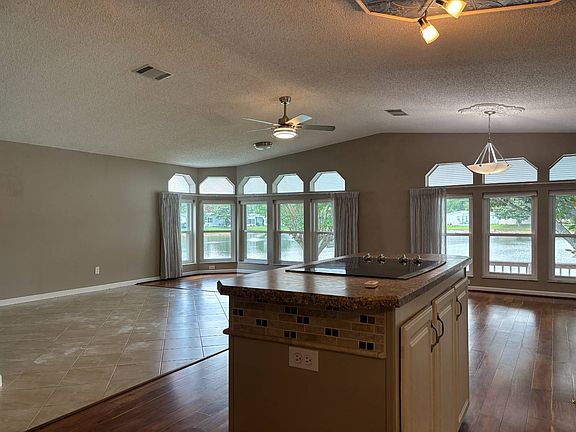 5th image of 16 Beaver Lake Cir #3107