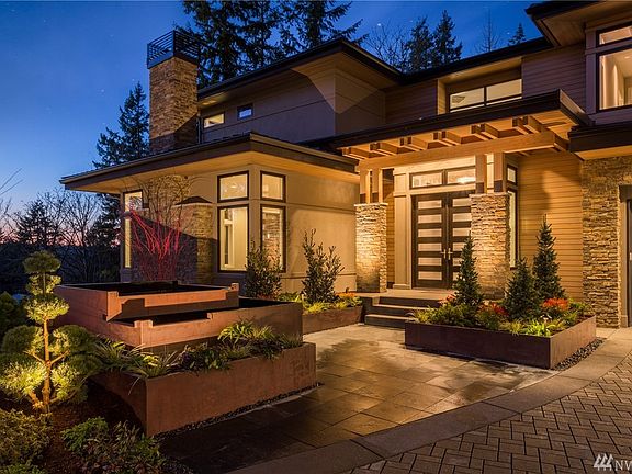 2nd image of 18836 NE 49th Pl
