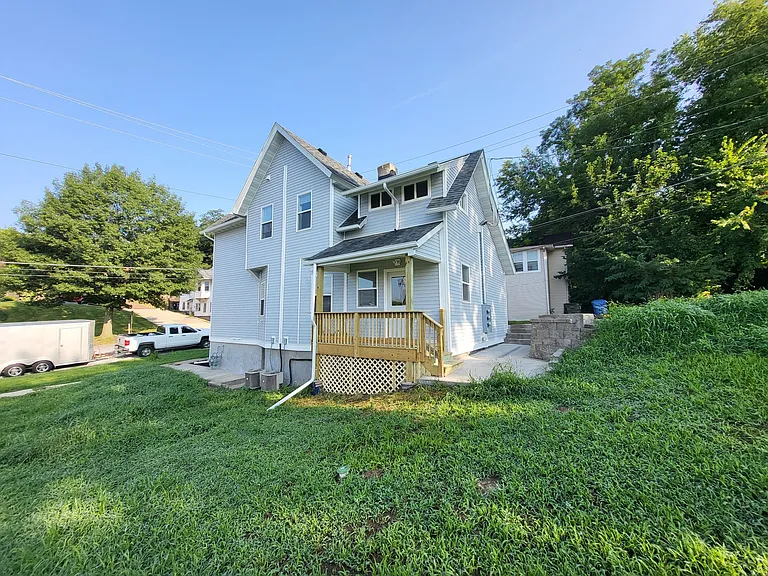 613 Pershing Ave — Photo 6