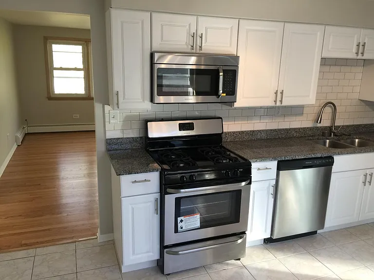5240 N Reserve Ave #2E — Photo 4