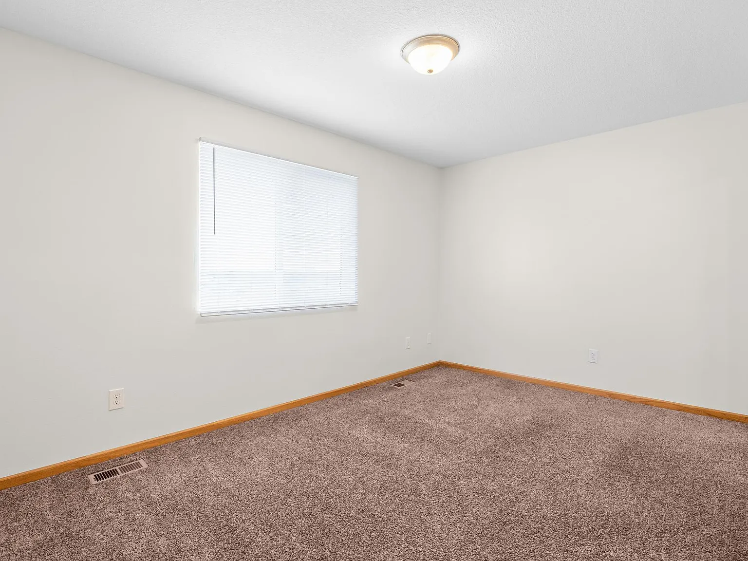 825 Parker Blvd — Photo 4