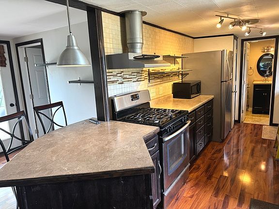 4th image of 311 S Walnut St