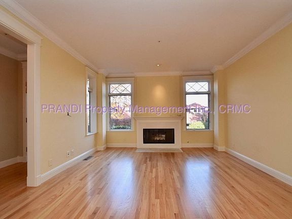 2nd image of 121 King St