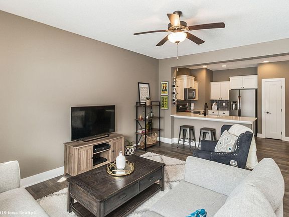 5th image of 1253 SE Williams Ct