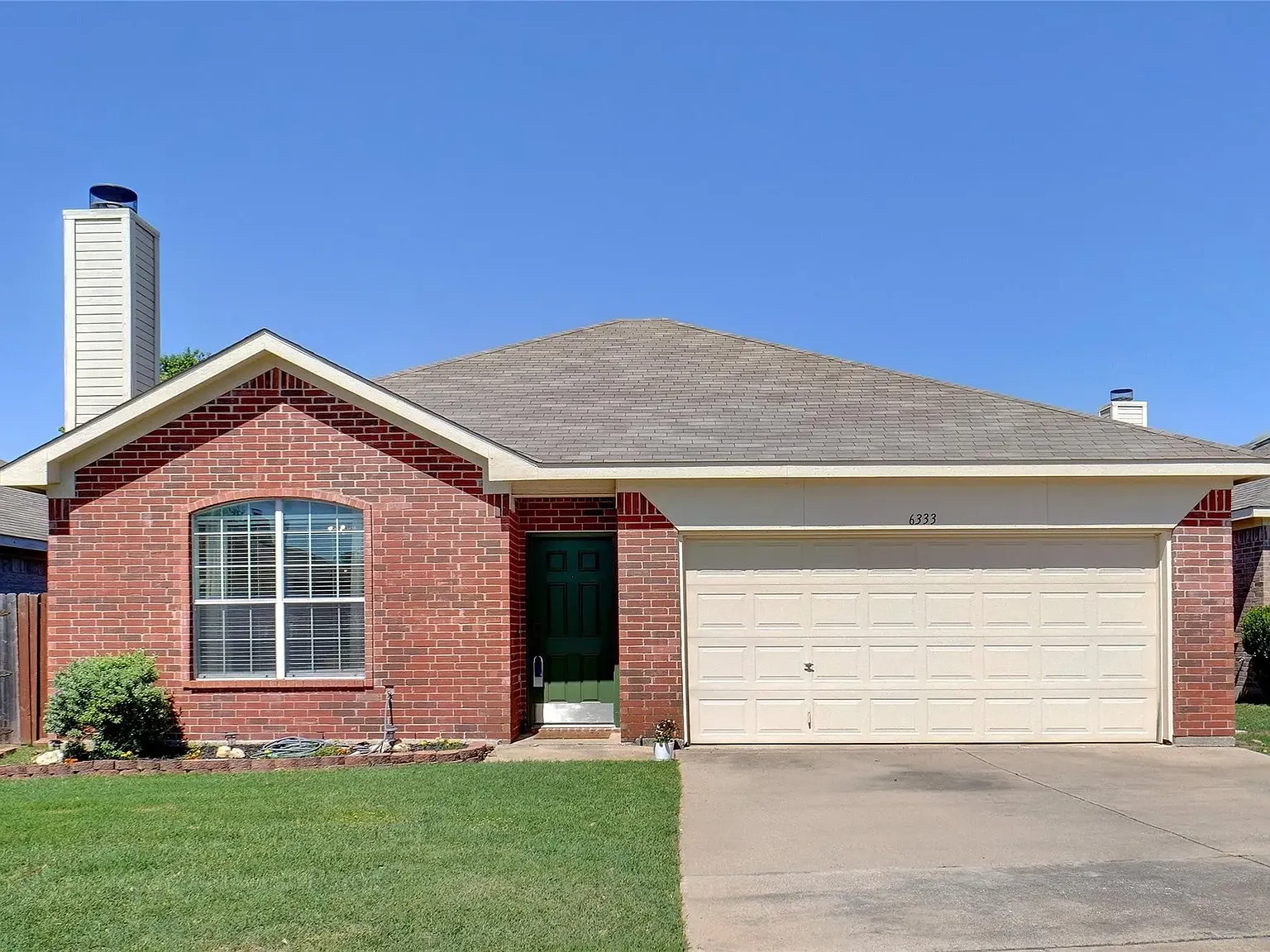 2 bed, 1068 sqft, $1,900 — Photo 1