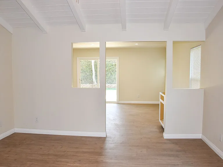 2318 E Coolidge Ave — Photo 8