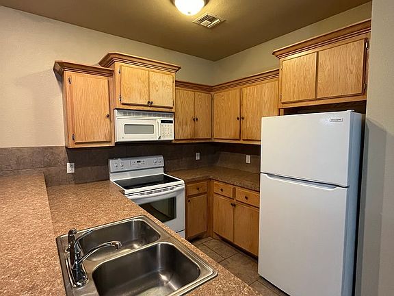 5th image of 101 East St APT B