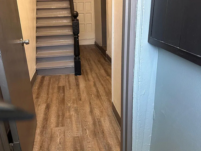 1156 E Broad St #4 — Photo 3