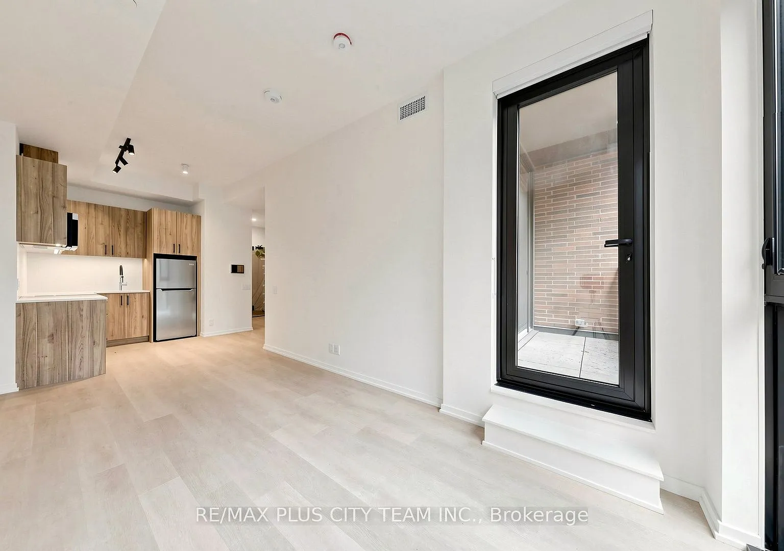 2 bed, $2,554 — Photo 4