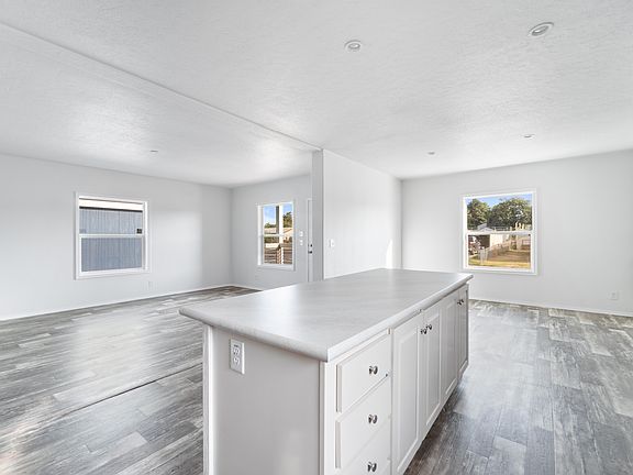 4th image of 394 NE 11th Ave #394