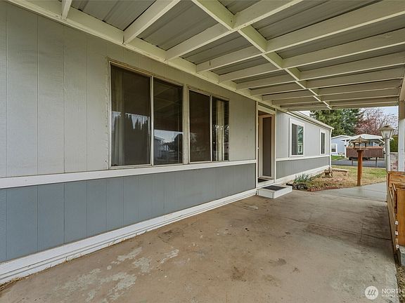 2nd image of 806 SE Mockingbird Drive