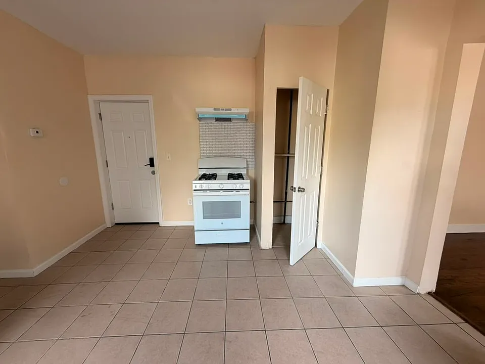 373-375 Blatchley Ave #A1
