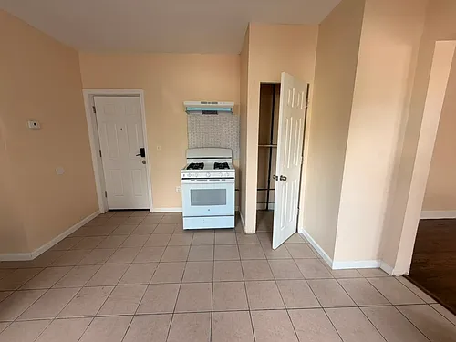 373-375 Blatchley Ave Photo 1