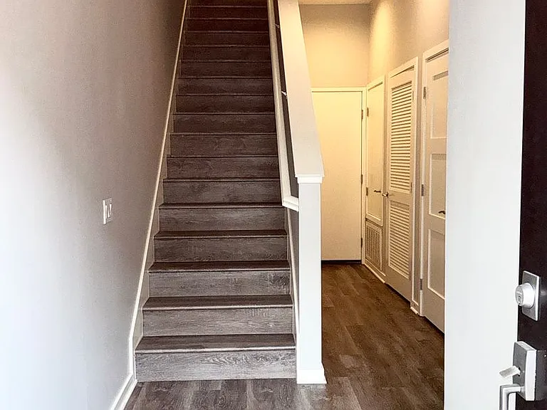 537 W Maple Ave — Photo 50