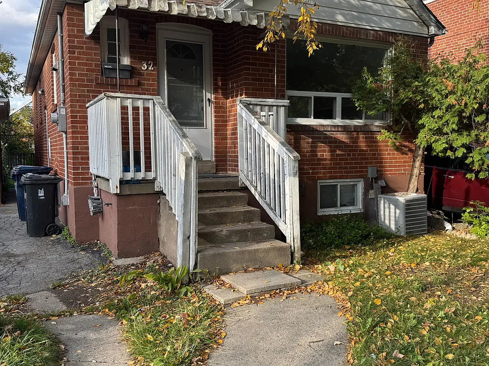 32 Newton Dr