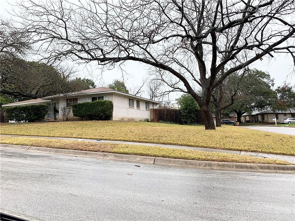 2nd image of 5401 Gloucester Ln