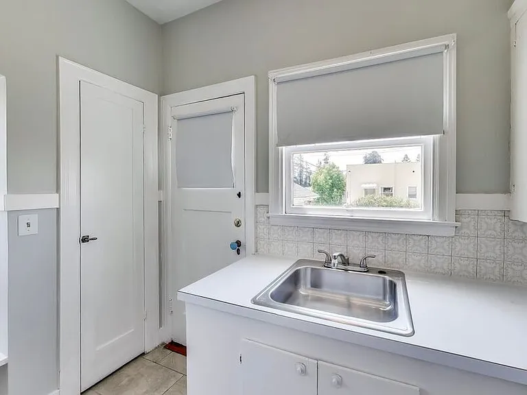 11 Warren Ave #8 — Photo 6