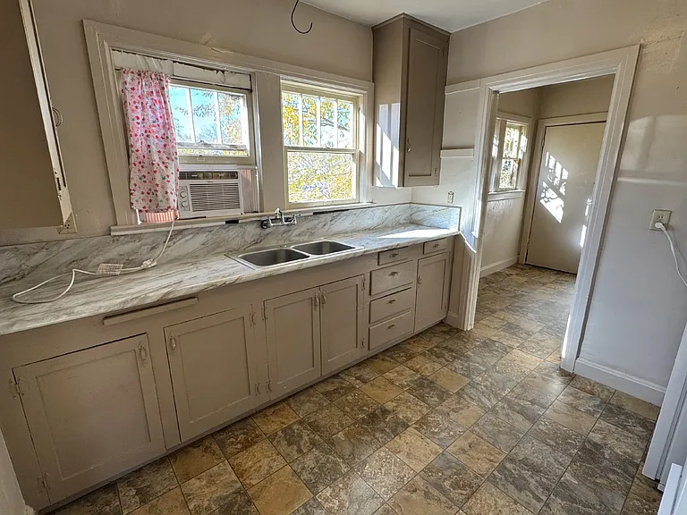 606 E Willis St — Photo 5