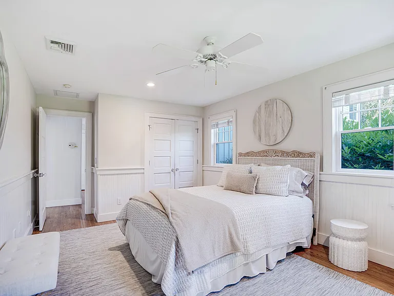 335 E Lake Dr — Photo 18