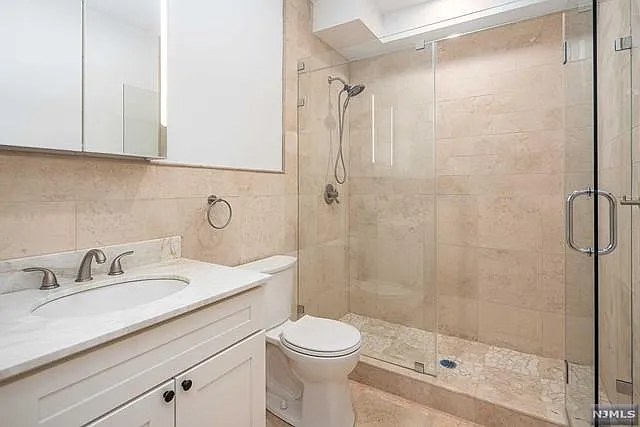 223 Hillcrest Dr — Photo 17