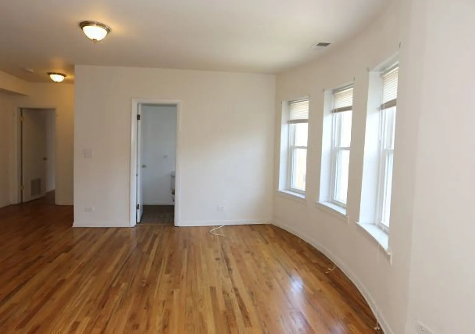 4501-4515 N Malden St — Photo 3