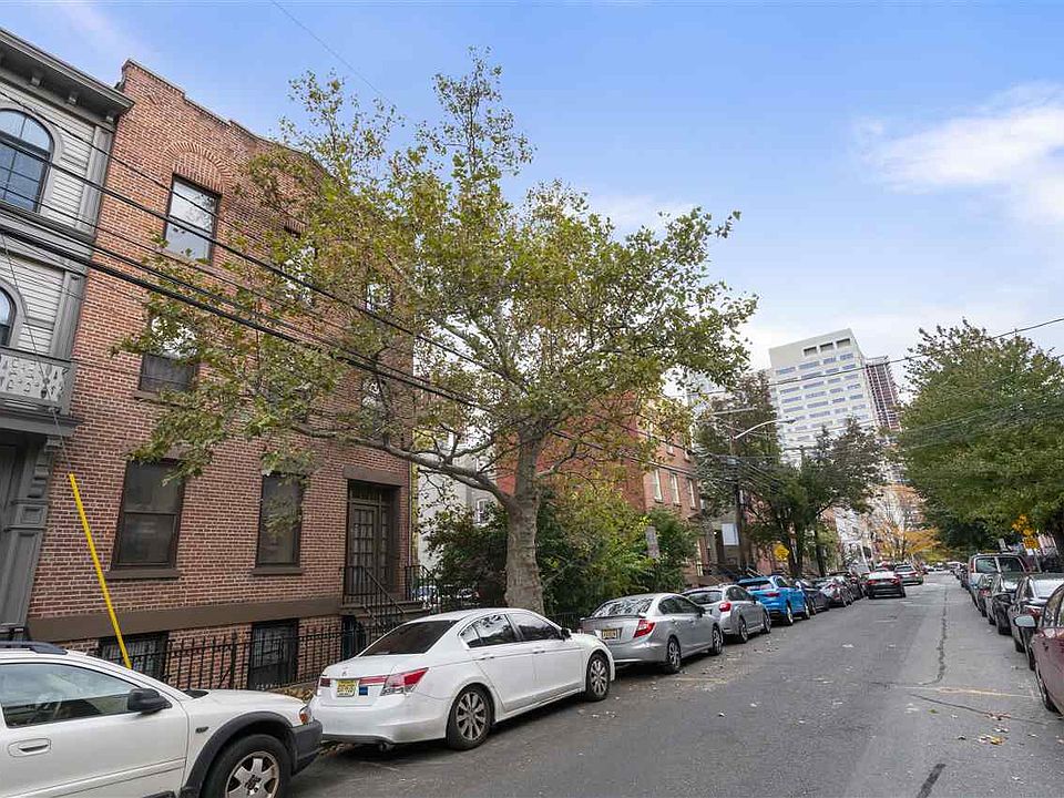 2nd image of 70 Wayne St