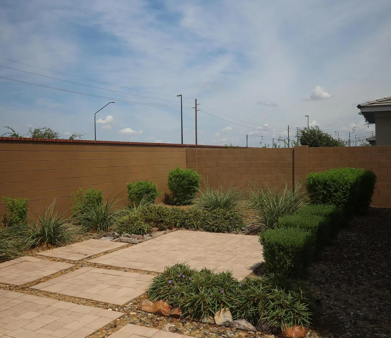 5 bed, 3.0 bath, 1951 sqft, $3,500 — Photo 3