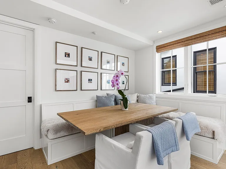Dining nook