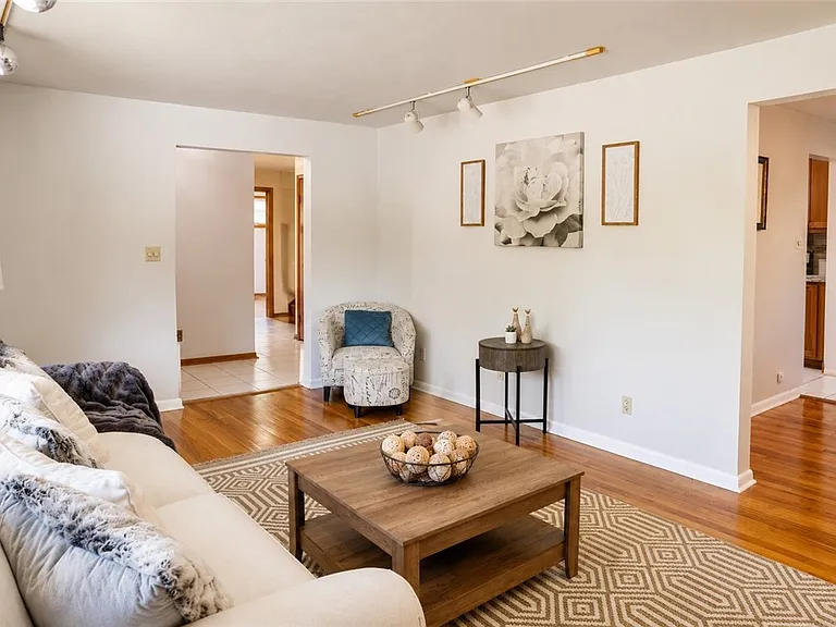 421 Clair Dr — Photo 8