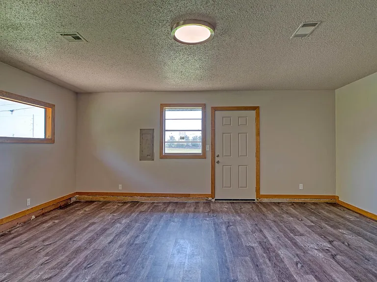 2823 S Eastern Ave — Photo 16