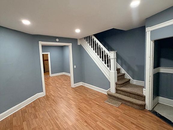 3rd image of 5520 Addison St