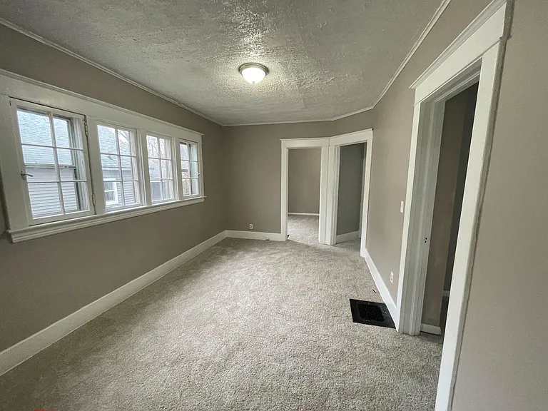 239 Ann St NE — Photo 3