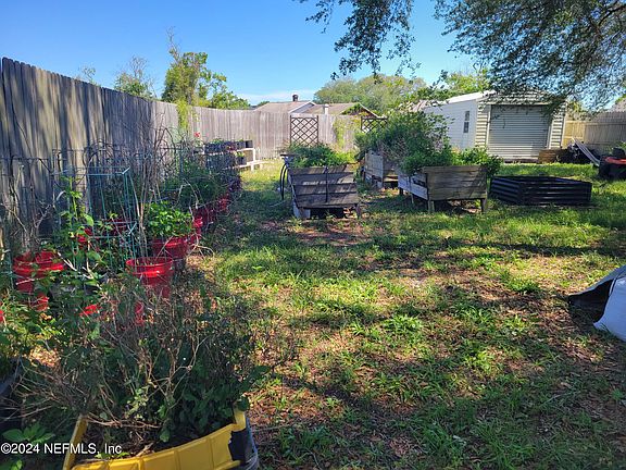 4th image of 8812 TOWNSQUARE Court