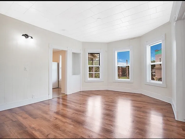 1614 Dwight St #2 — Photo 8