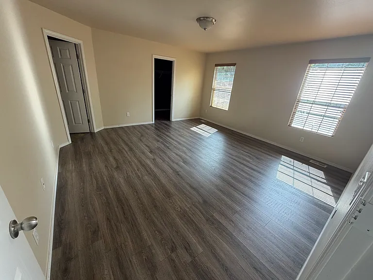 MasterBedroom with walkin closet