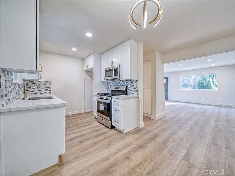 2617 E Morningside St — Photo 2