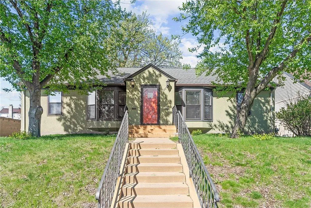 2 bed, 1967 sqft, $2,400 — Photo 1