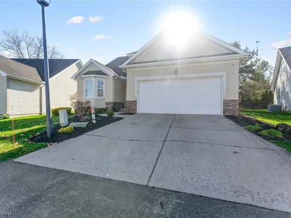 6832 Twin Oaks Ct, Canfield, OH 44406