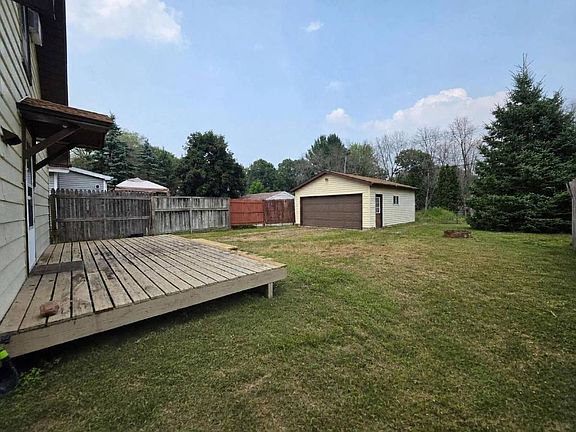 5th image of 739 Churchill St