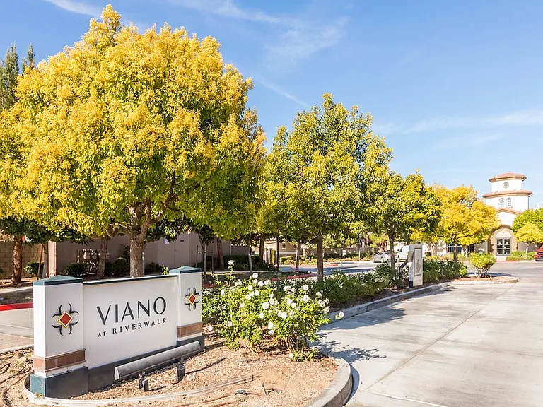 Viano at Riverwalk — Photo 32