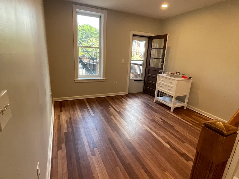 342 Montgomery St #2 — Photo 8