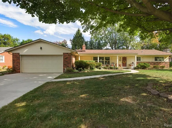 9466 Marilyn Ave, Plymouth, MI 48170